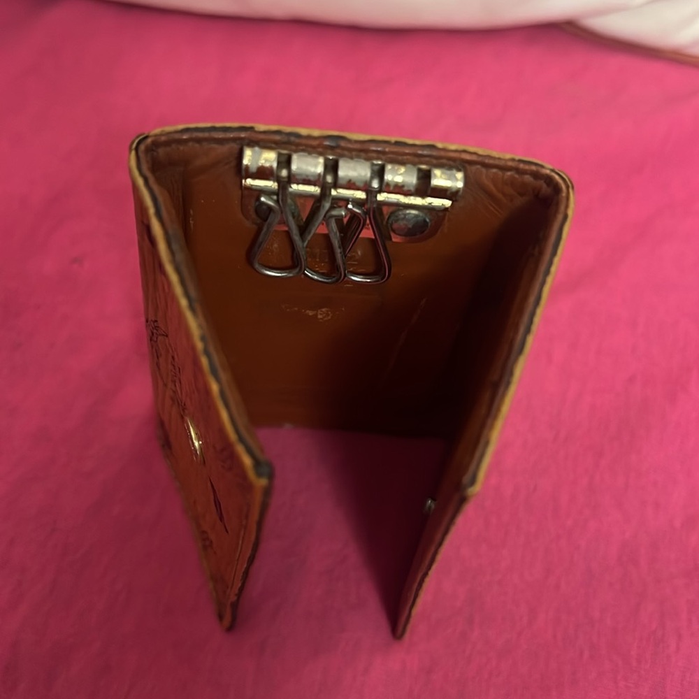 MCM 4 Consecutive Key Case - Picture 4 of 10